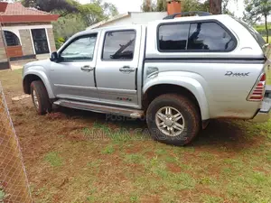 Isuzu D-MAX 2010 Silver