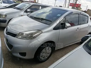 Toyota Vitz 2011 Silver