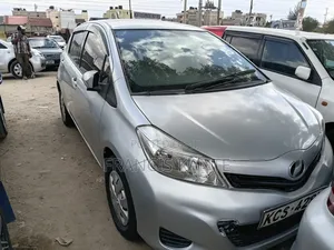 Toyota Vitz 2011 Silver