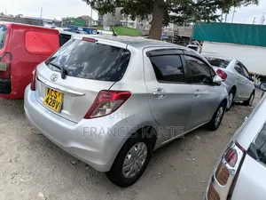 Toyota Vitz 2011 Silver