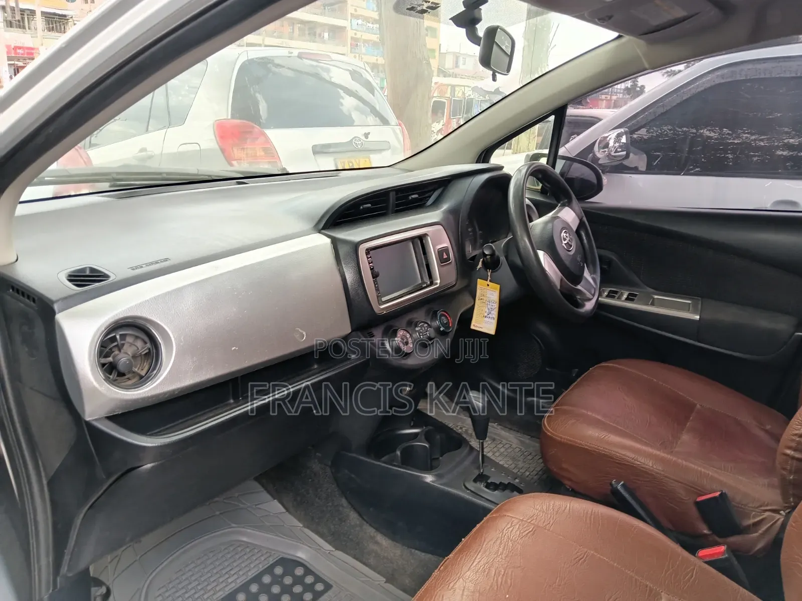Toyota Vitz 2011 Silver