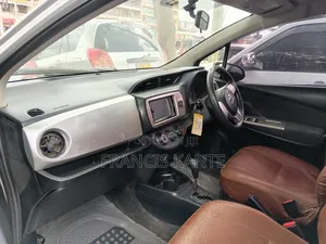Toyota Vitz 2011 Silver