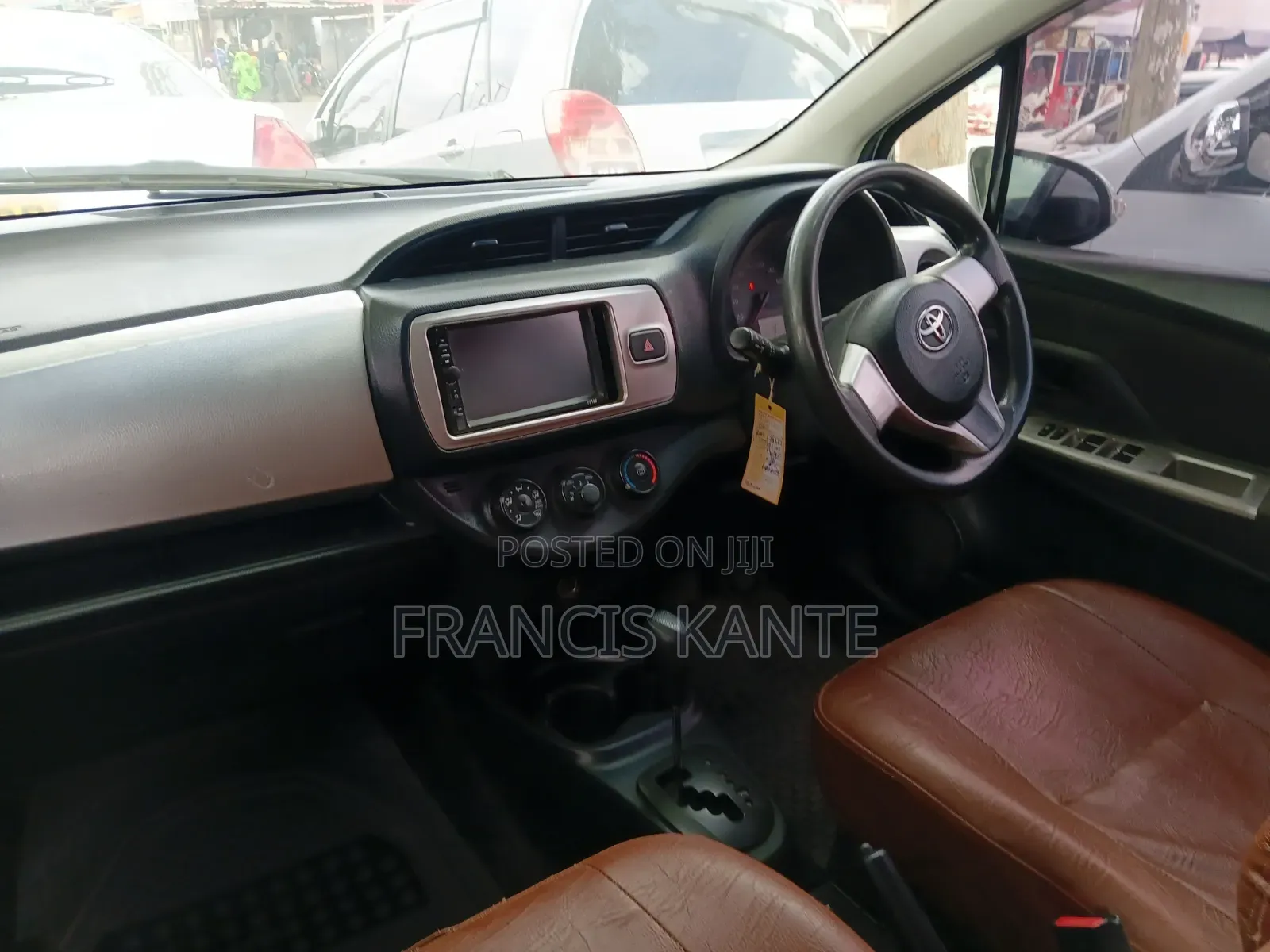 Toyota Vitz 2011 Silver