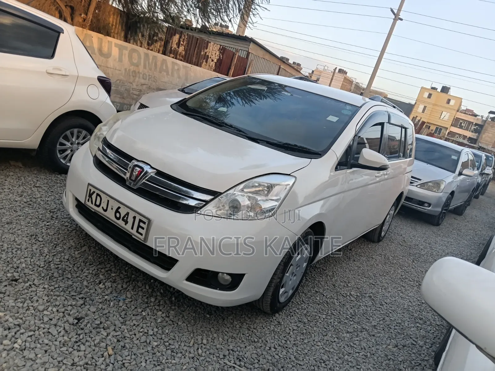 Toyota ISIS 2013 White