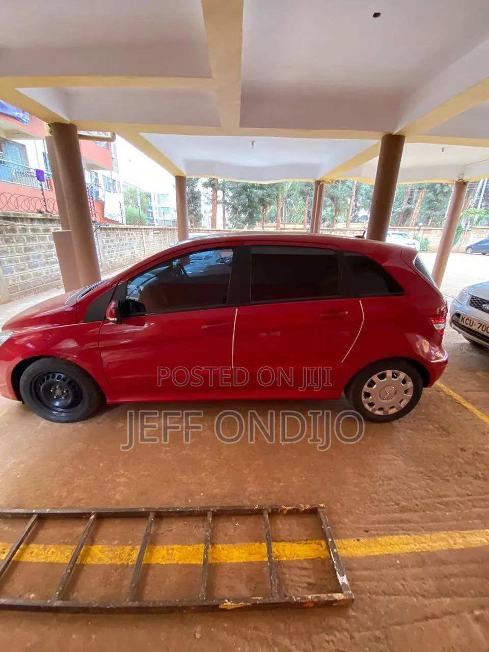 Mercedes-Benz B-Class 2010 Red