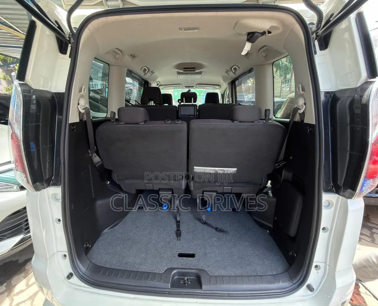 Nissan Serena 2019 White