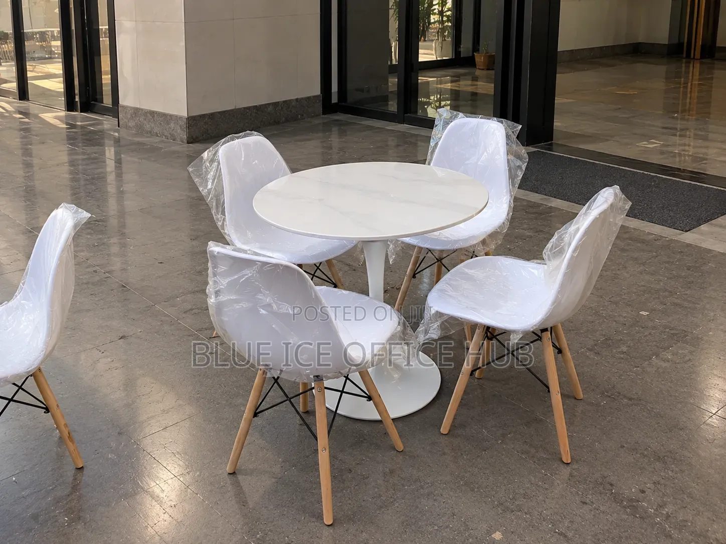 White Round Dining Table Set With 4 Eames Chairs