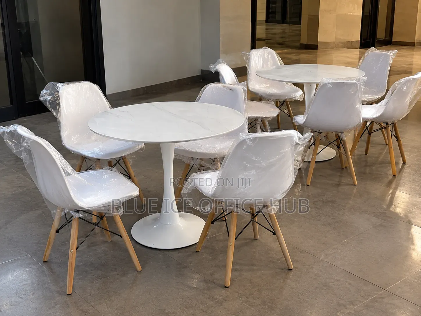 White Round Dining Table Set With 4 Eames Chairs