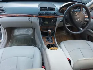 Mercedes-Benz E200 2005 Silver