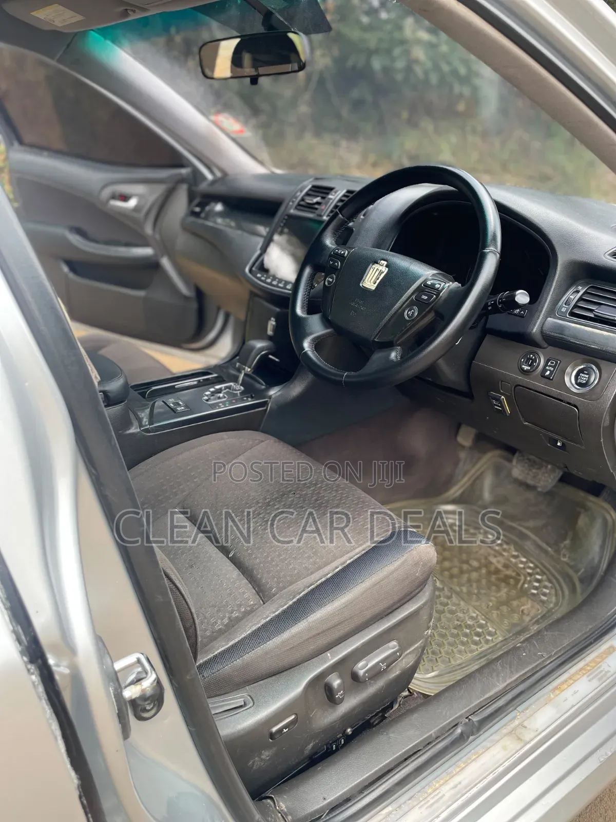 Toyota Crown 2010 Silver