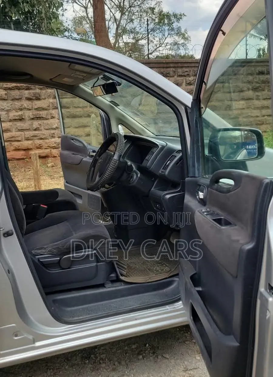 Nissan Serena 2009 Silver