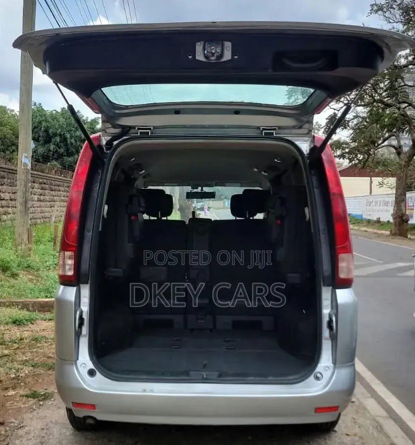Nissan Serena 2009 Silver