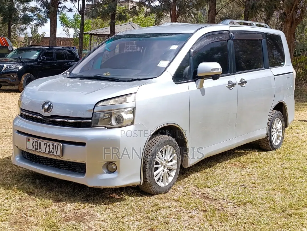 Toyota Voxy 2014 Silver