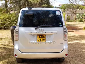 Toyota Voxy 2014 Silver