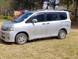 Toyota Voxy 2014 Silver