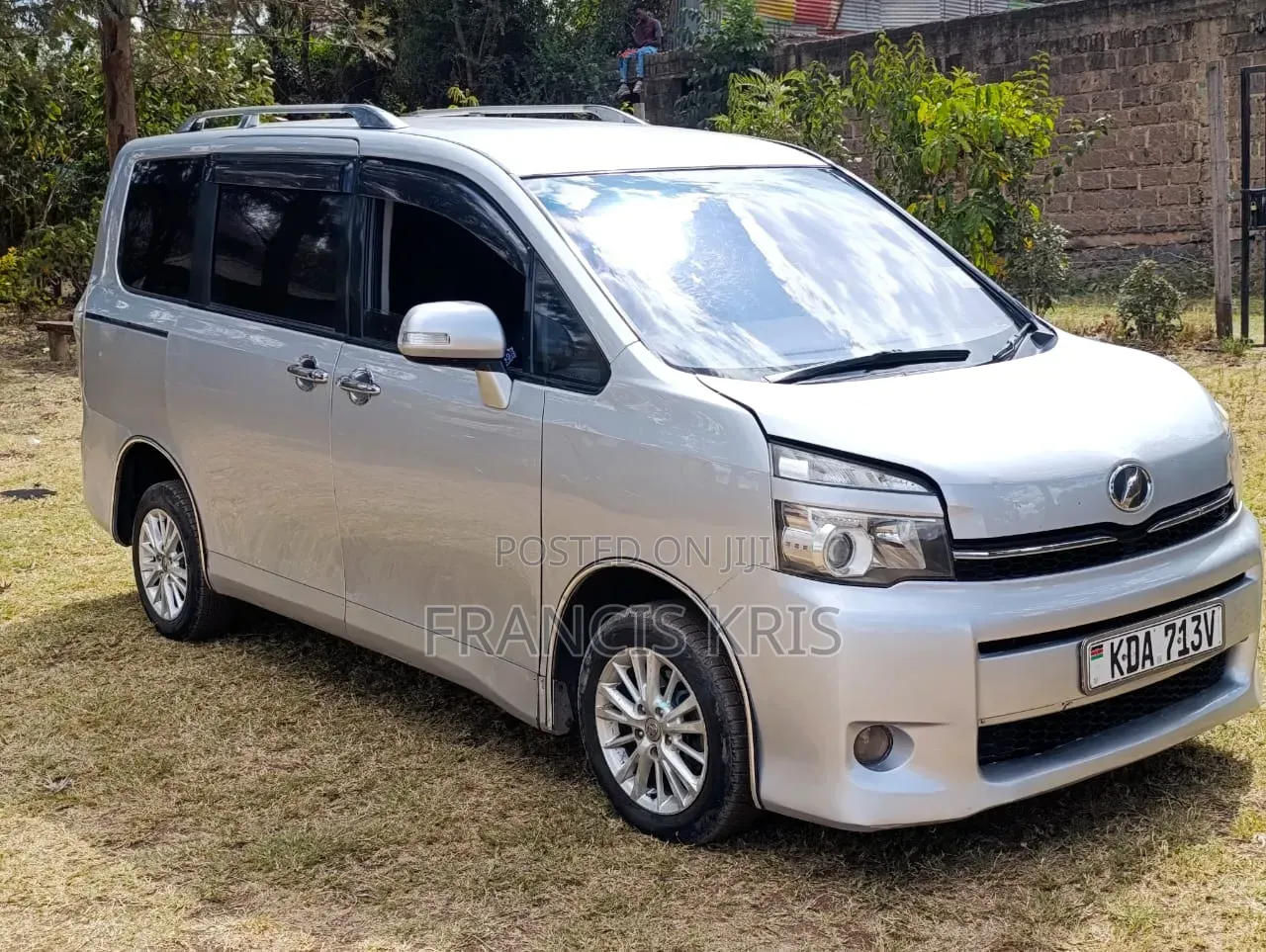Toyota Voxy 2014 Silver