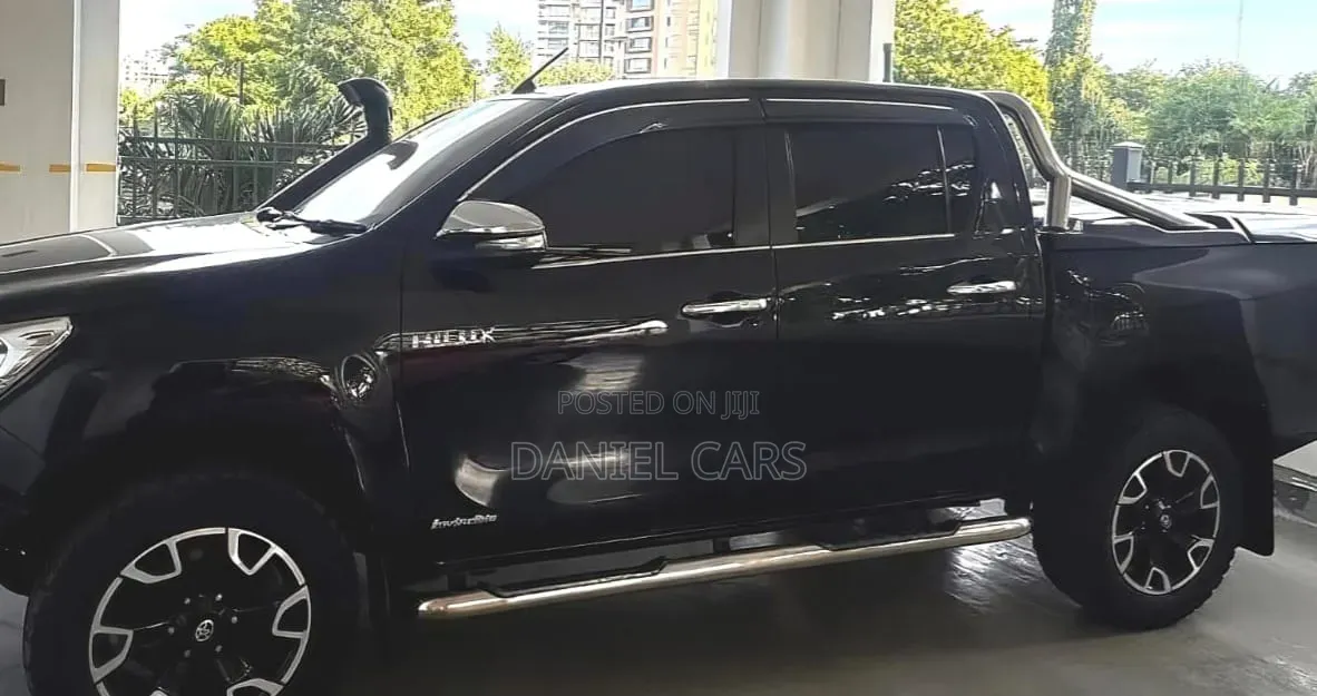 Toyota Hilux 2016 Black