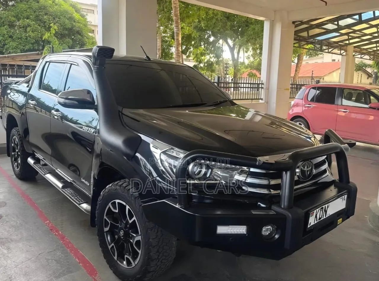 Toyota Hilux 2016 Black