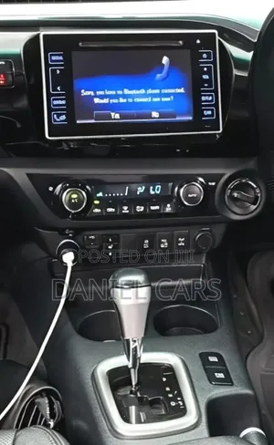 Toyota Hilux 2016 Black