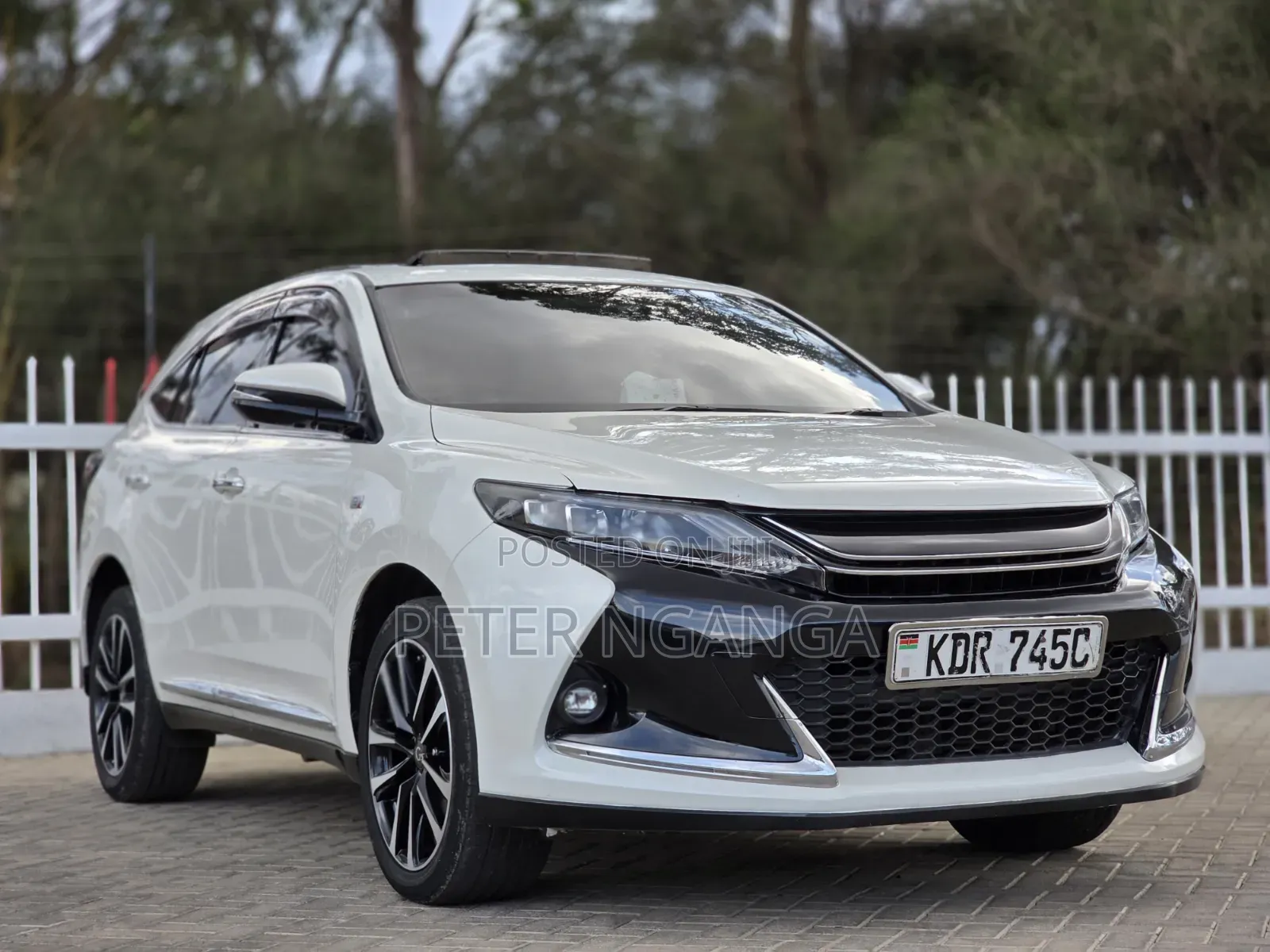 Toyota Harrier 2.0 2017 White