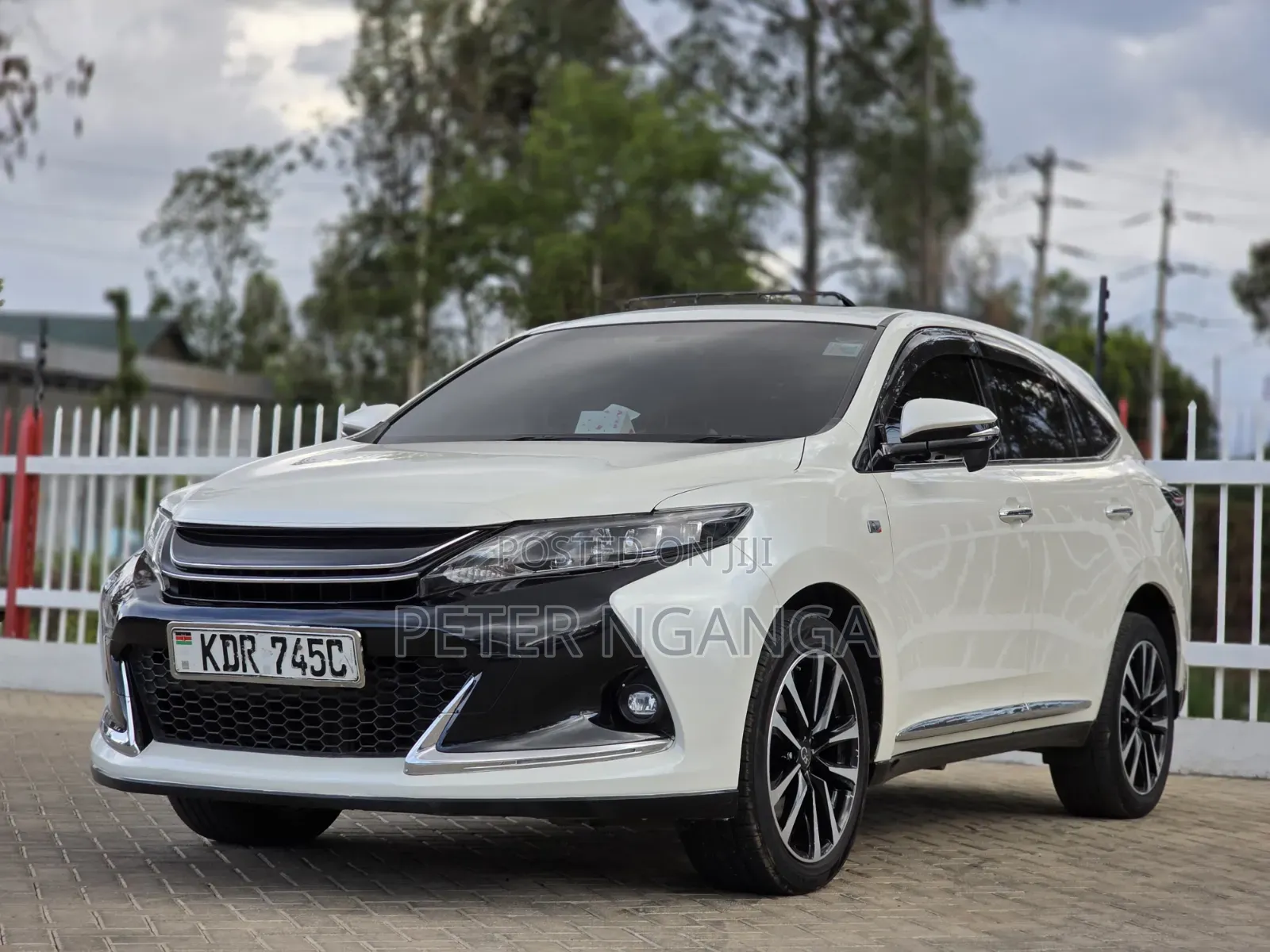 Toyota Harrier 2.0 2017 White