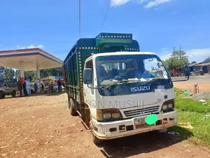 Isuzu NPR Truck 2008 White