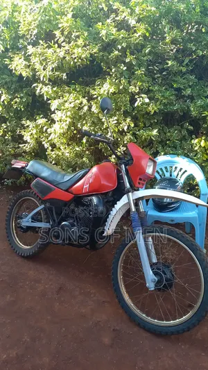 Yamaha DT175 2000 Red