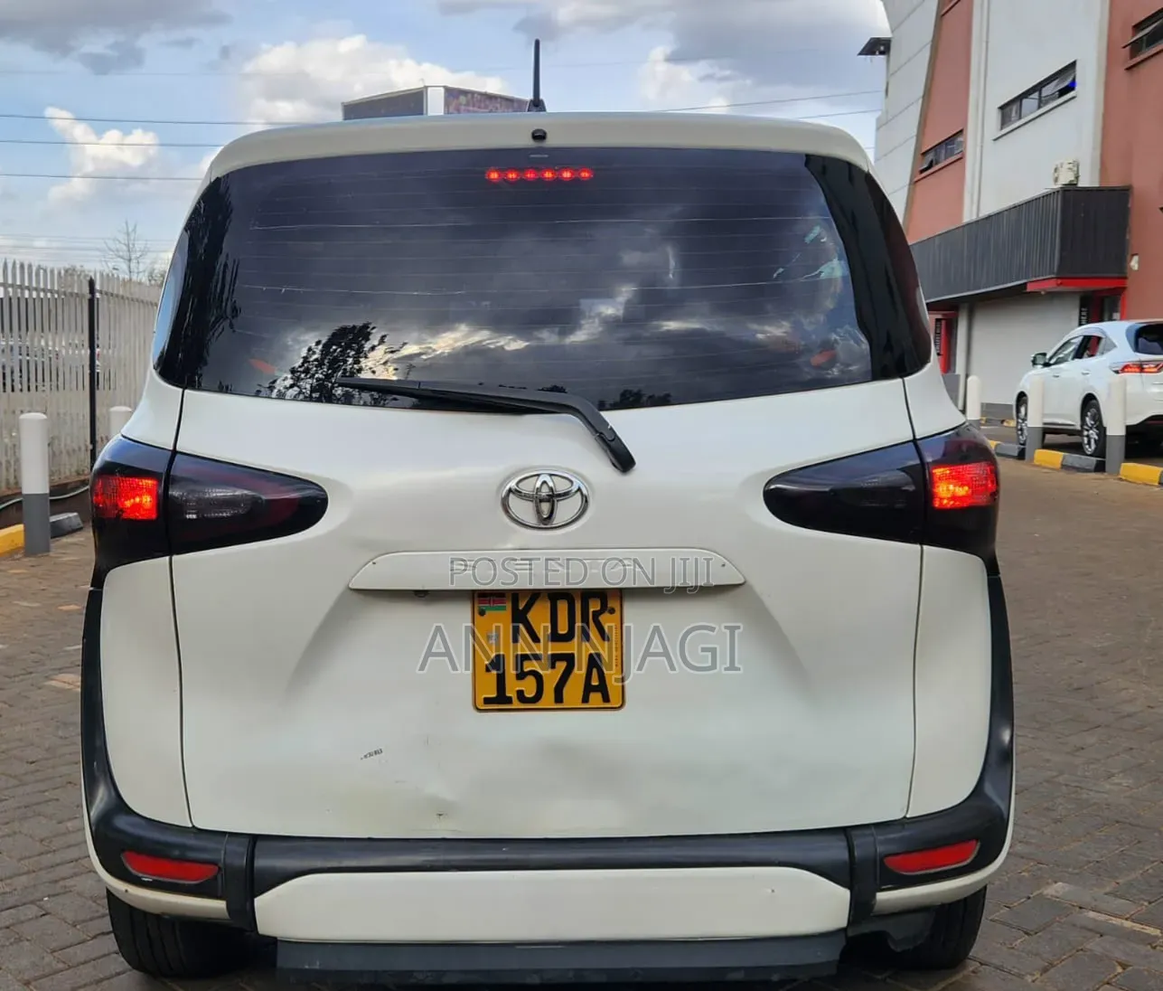 Toyota Sienta 2016 White
