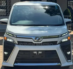 Toyota Voxy X 2WD 8-Seater 2019 White