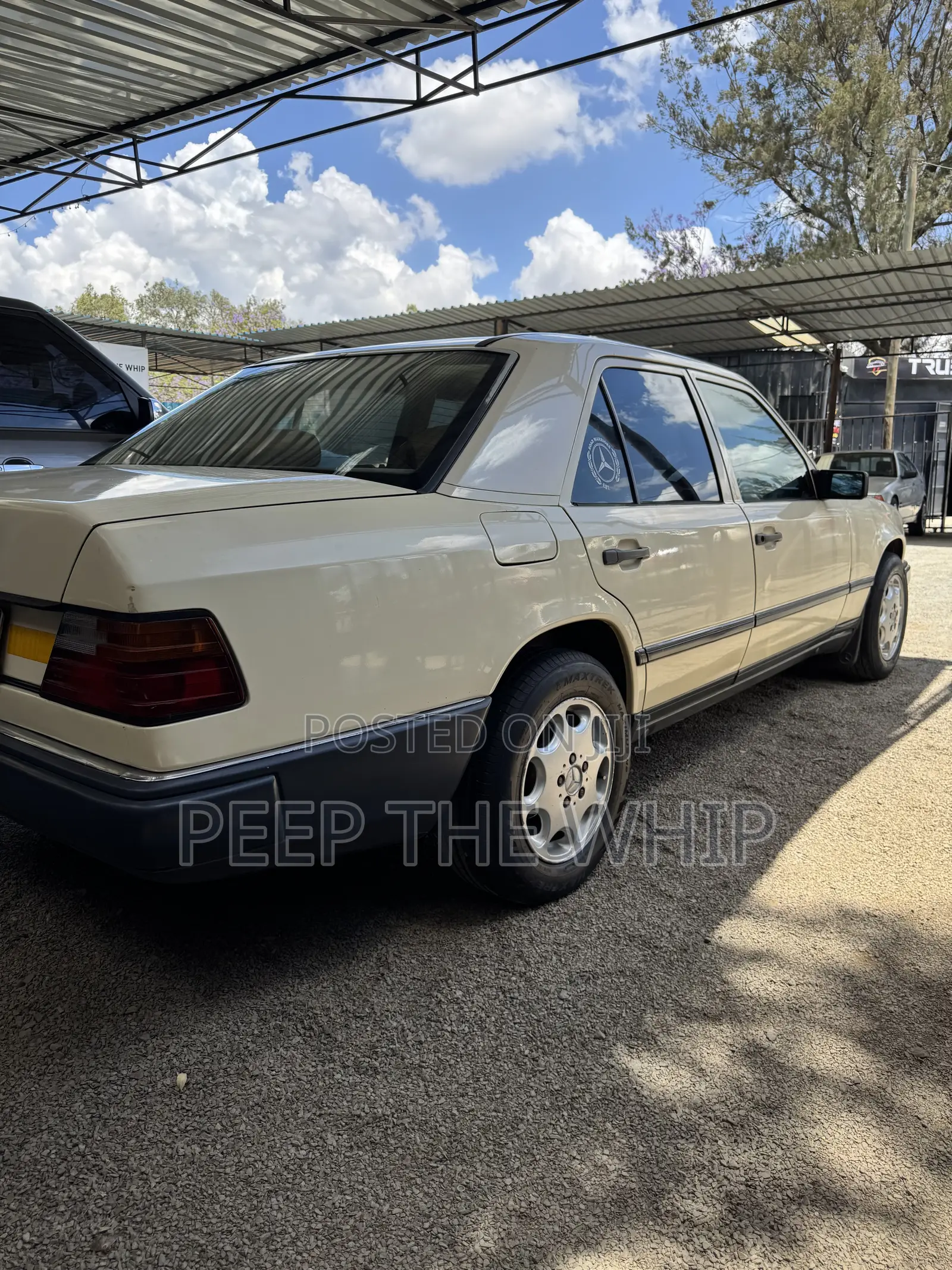 Mercedes-Benz E200 1993 Black