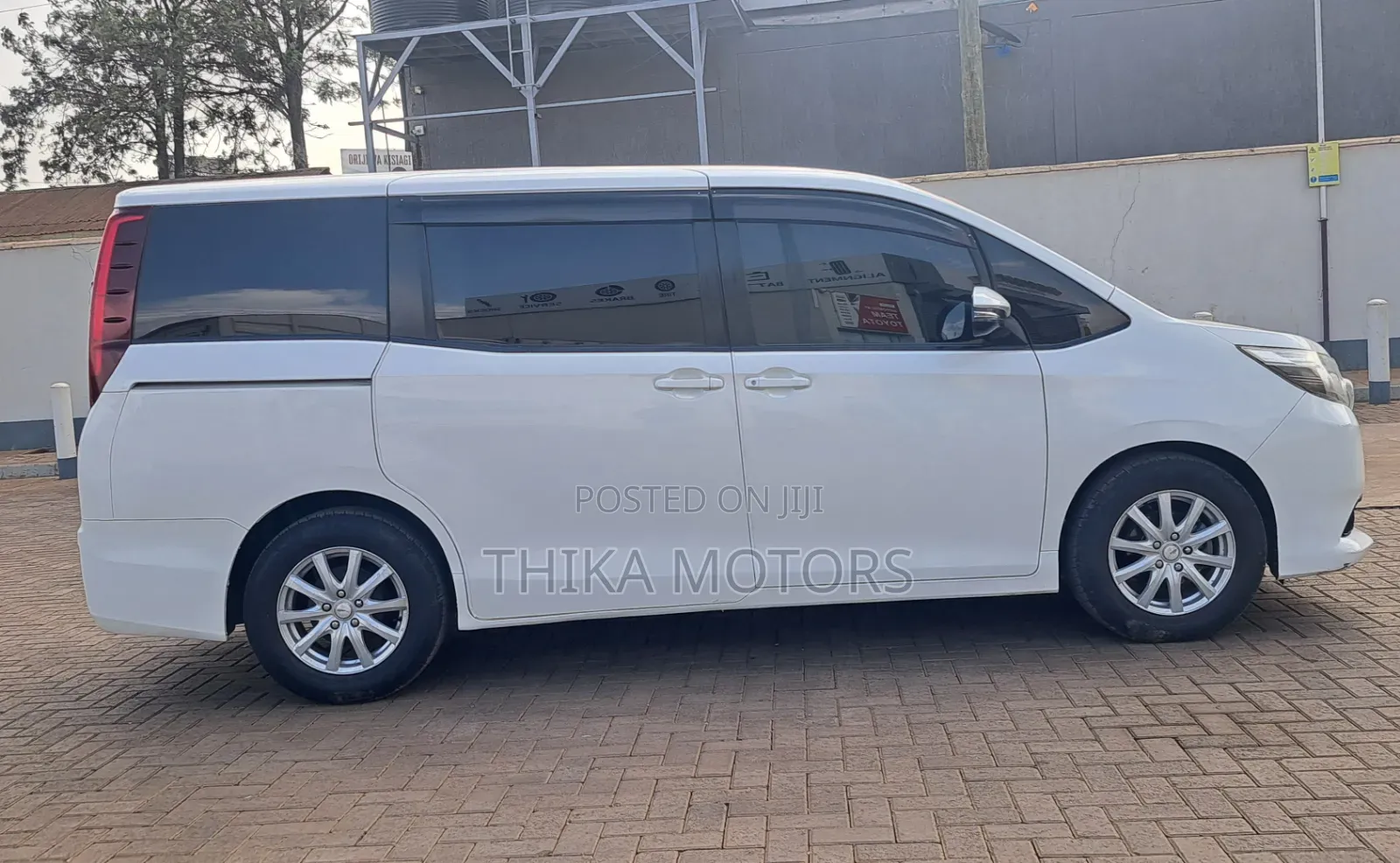 Toyota Noah 2016 White
