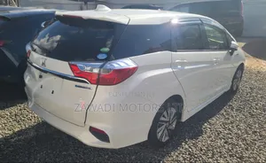 Honda Fit Shuttle 1.5 Hybrid 2WD 2019 White