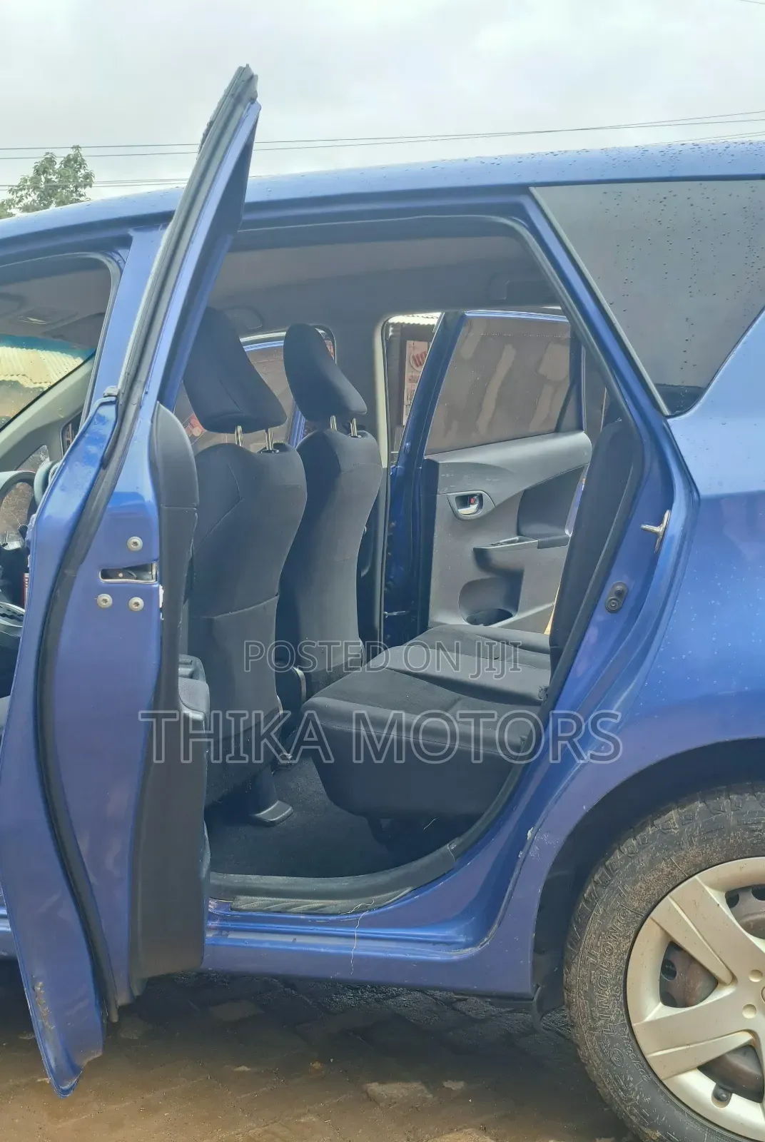Toyota Ractis 2011 Blue
