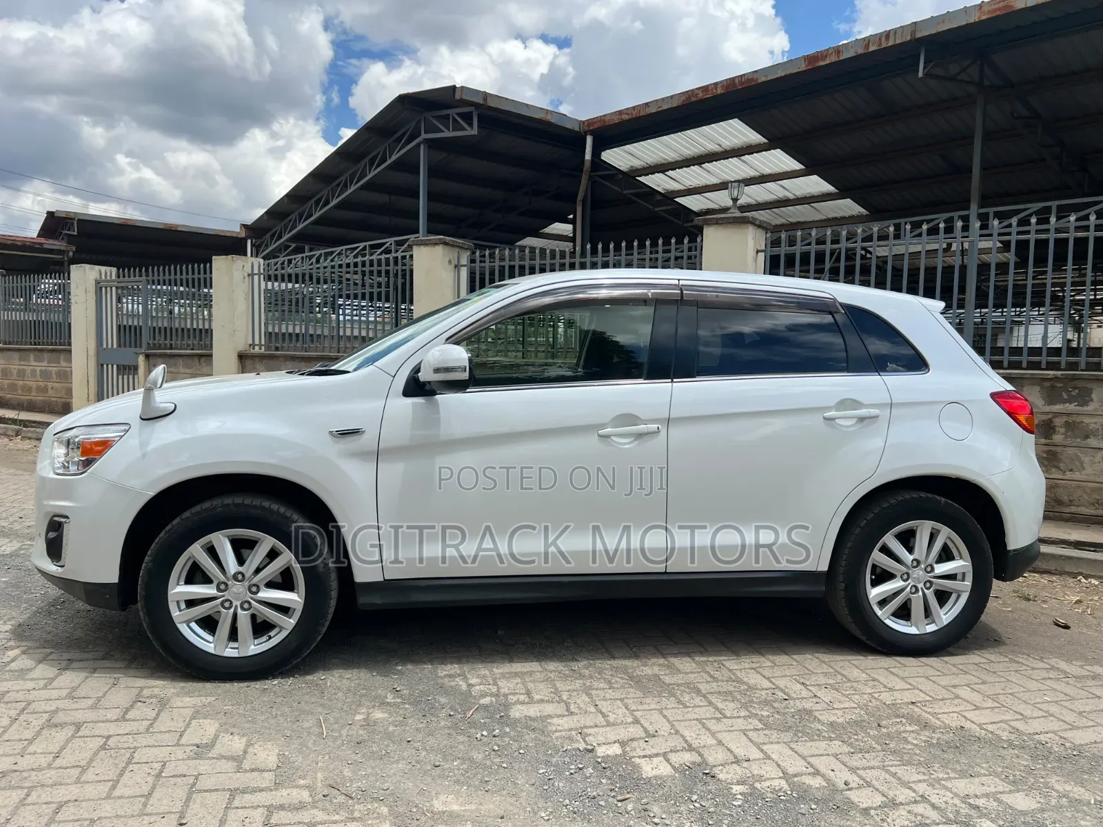 Mitsubishi RVR 2013 White