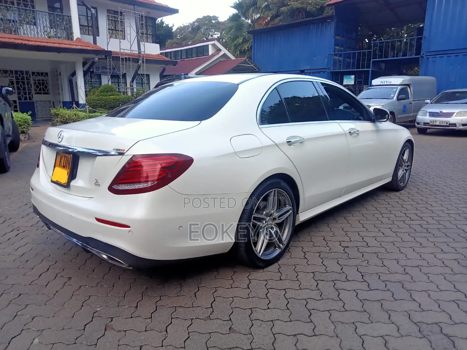 Mercedes-Benz E250 2016 Pearl
