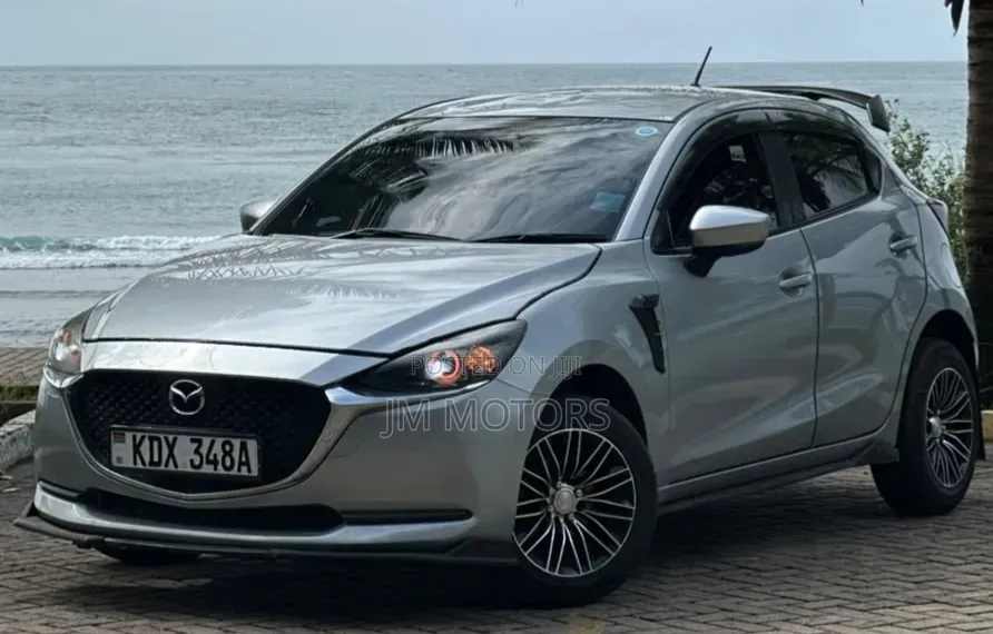 Mazda 2 2021 Silver