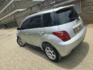Toyota IST 2005 Silver