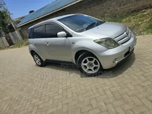 Toyota IST 2005 Silver