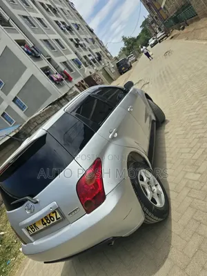 Toyota IST 2005 Silver