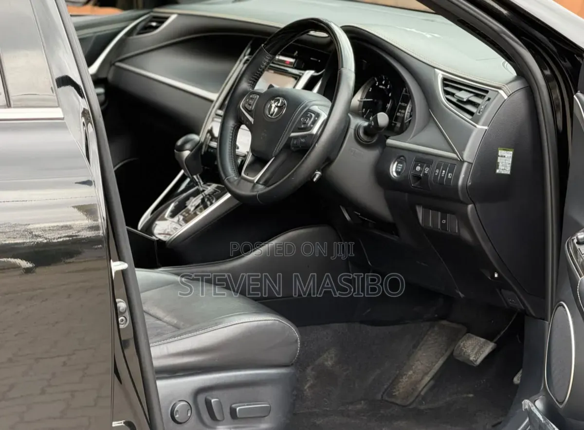 Toyota Harrier 2.0 2019 Black
