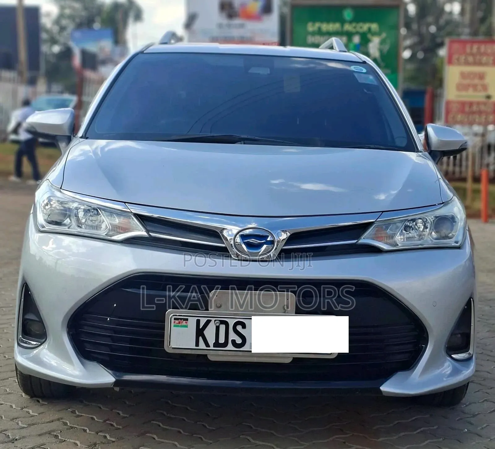Toyota Corolla Fielder 2018 Silver