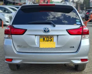 Toyota Corolla Fielder 2018 Silver