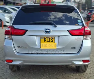Toyota Corolla Fielder 2018 Silver