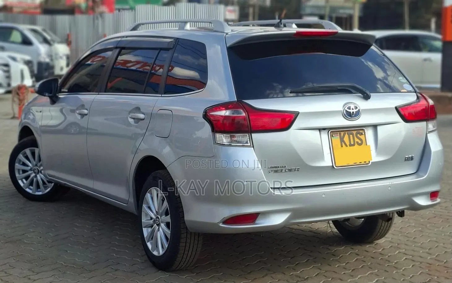 Toyota Corolla Fielder 2018 Silver