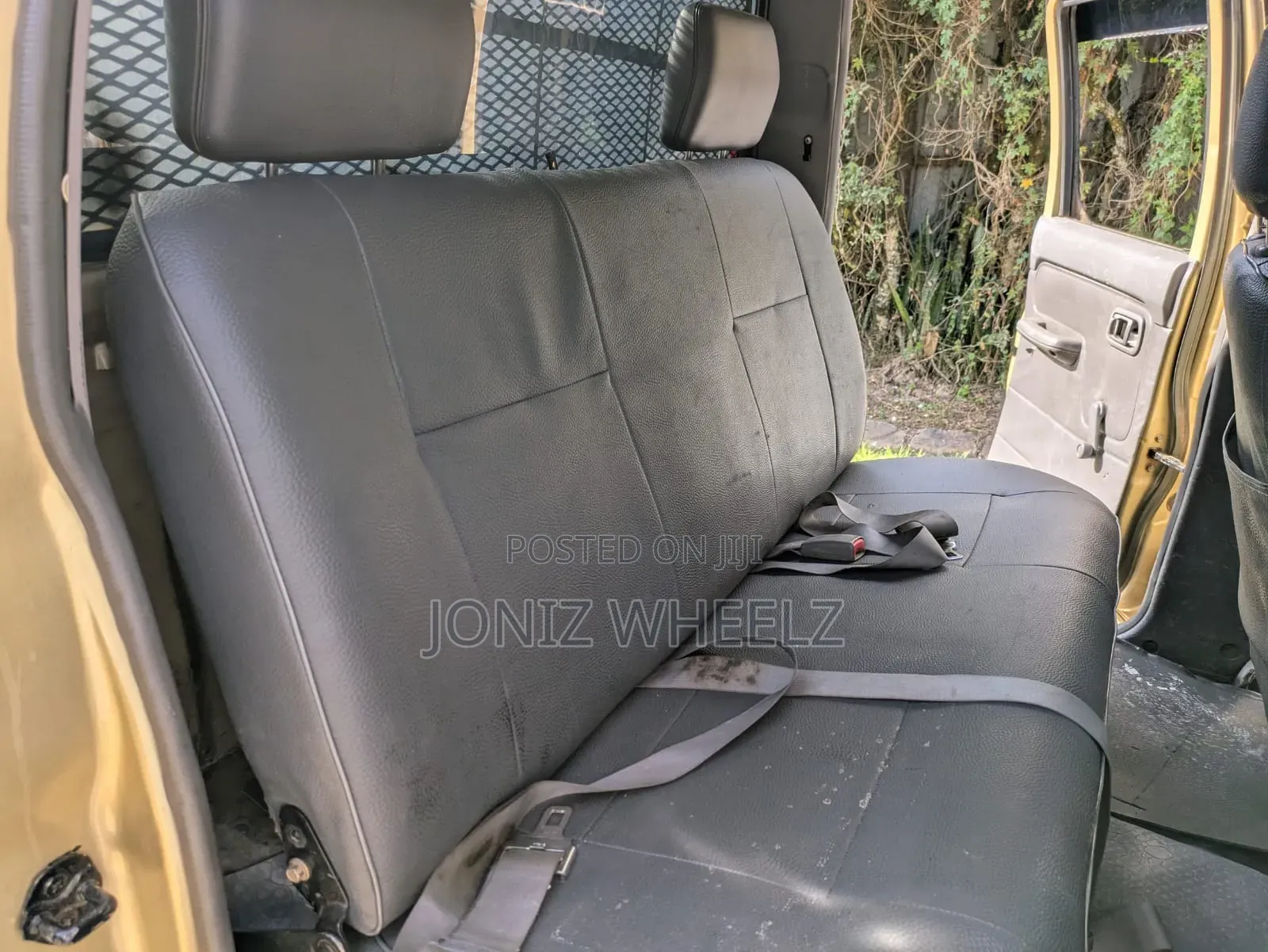 Nissan Hardbody 2007 Gold