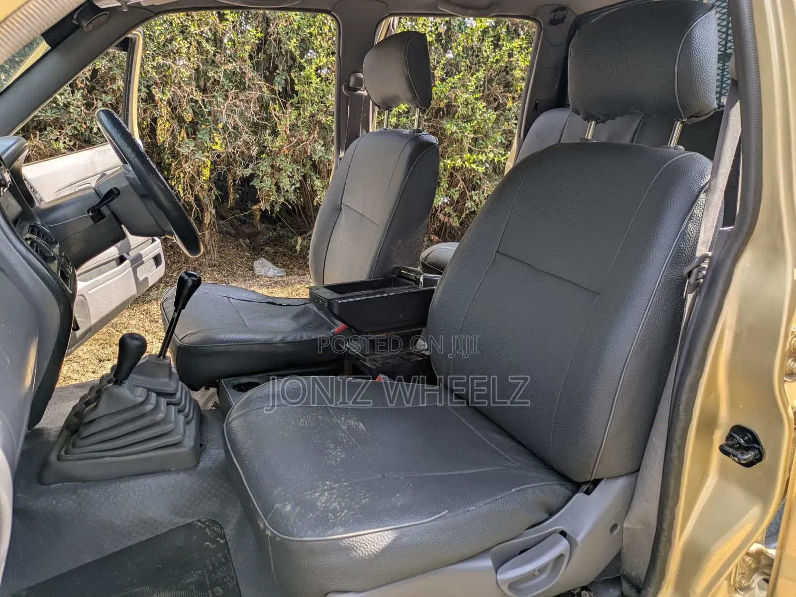 Nissan Hardbody 2007 Gold
