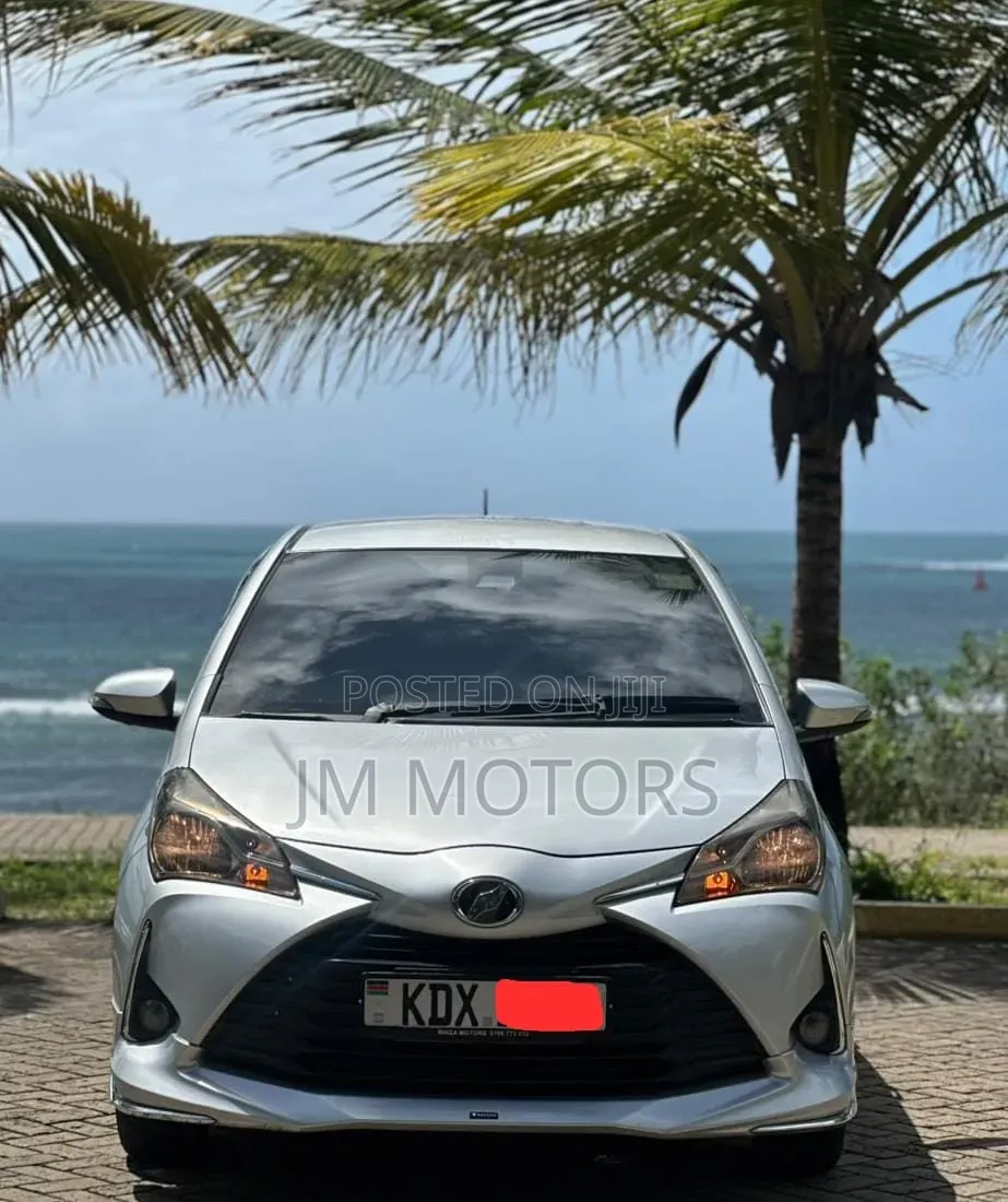 Toyota Vitz 2020 Silver