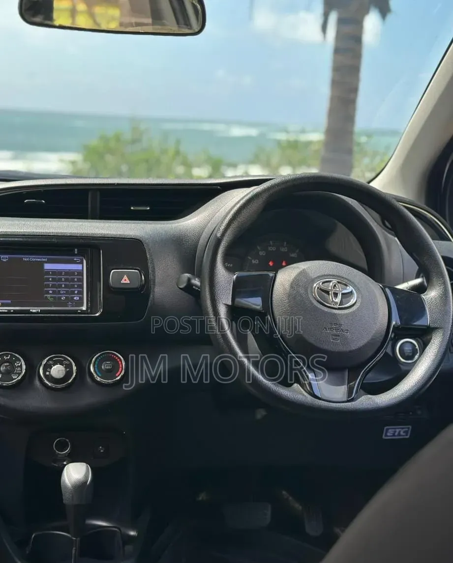 Toyota Vitz 2020 Silver