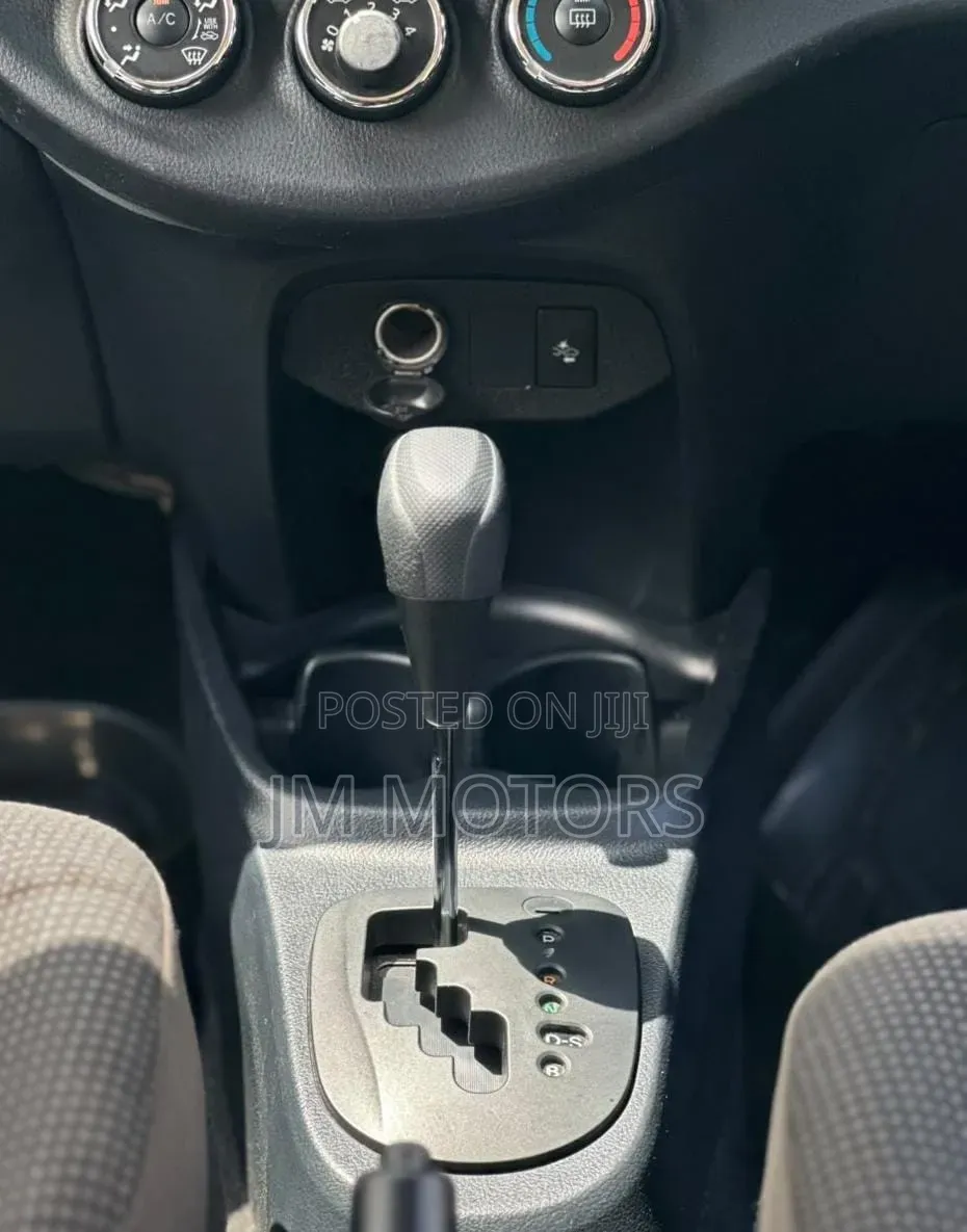 Toyota Vitz 2020 Silver