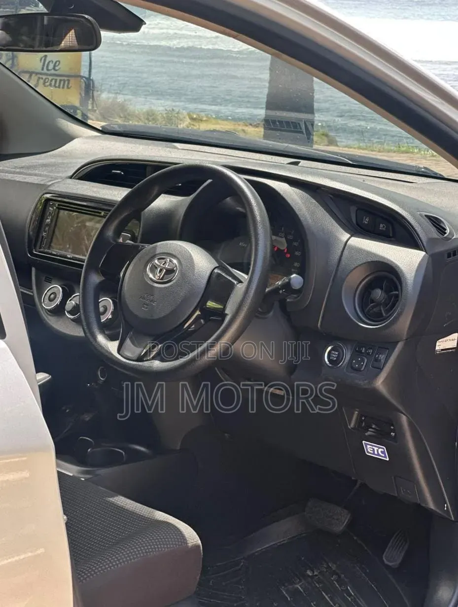 Toyota Vitz 2020 Silver